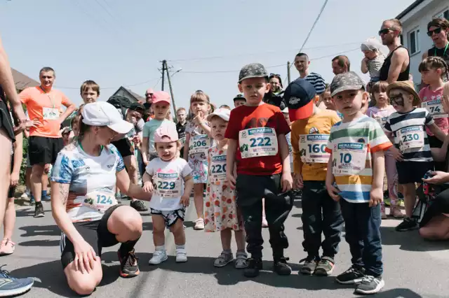 Dzieci również startowały w biegu charytatywnym dla Stasia. Grupa najmłodszych przebiegła dystans 100 metrów.