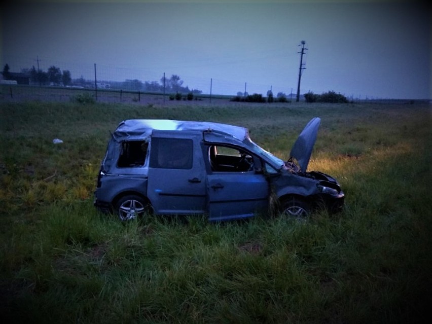 Groźne dachowania na autostradzie A2 oraz w Róży