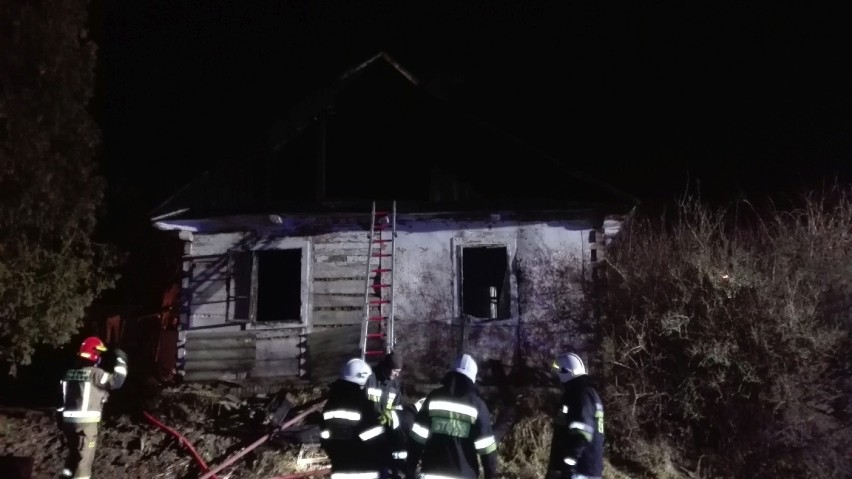 Tragiczny finał pożaru domu w gminie Skierbieszów. Nie żyje mężczyzna. Zdjęcia