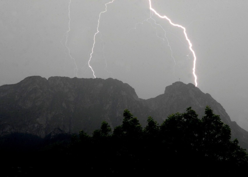 Burza w Tatrach. Prokuratura zbada, czy można było uniknąć śmierci dzieci 
