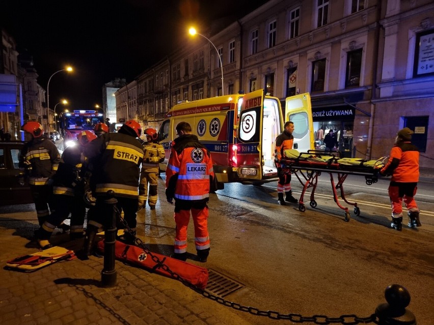 Wypadek w Przemyślu. 27-letnia kierująca volkswagenem potrąciła 50-letnią pieszą [ZDJĘCIA]