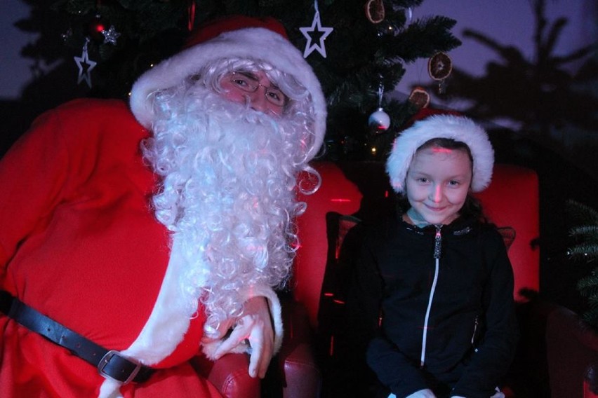 Święty Mikołaj do Gniewkowa przybył w towarzystwie elfów [zdjęcia] 