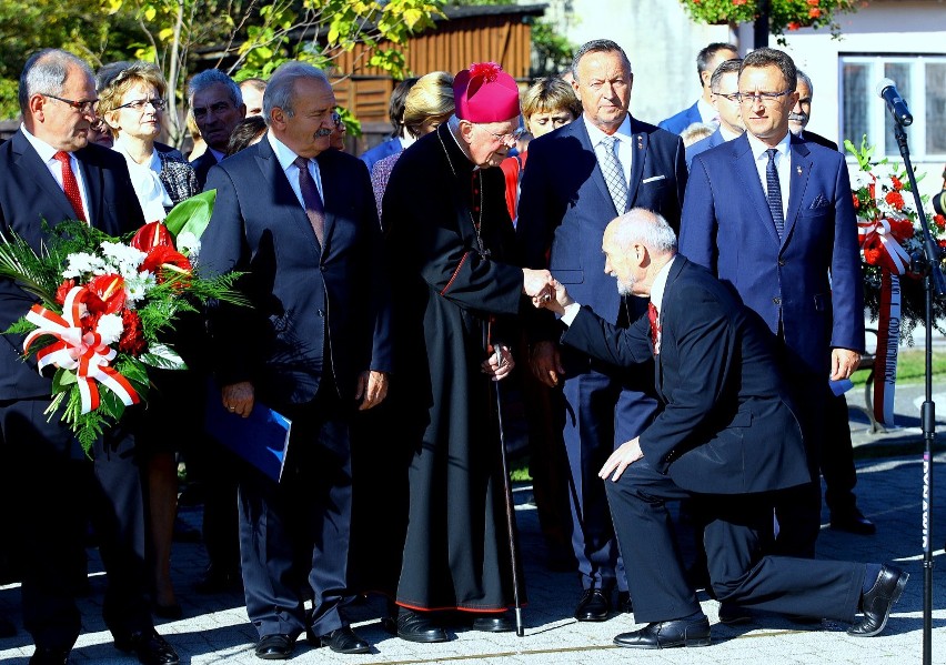 Odsłonięcie pomnika marszałka Piłsudskiego w Wolborzu