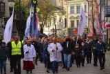 Listopadowy męski różaniec przeszedł ulicami Przemyśla [ZDJĘCIA, WIDEO]