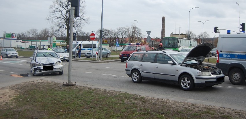 Na Rondzie Solidarności w Wejherowie doszło do wypadku. Pięć osób rannych