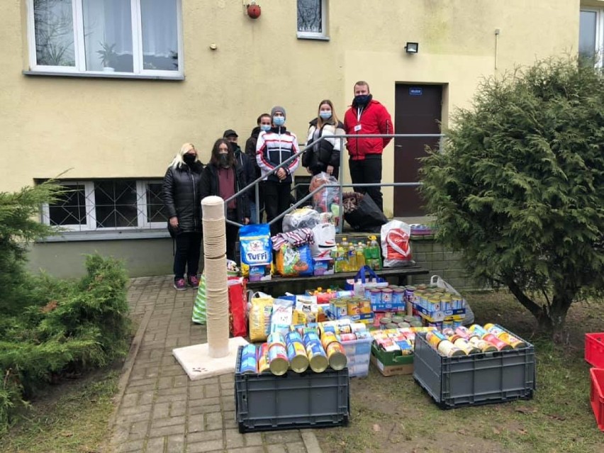 Świąteczna zbiórka CTR i ATR udana. Dary przekazano schronisku dla zwierząt w Radomsku