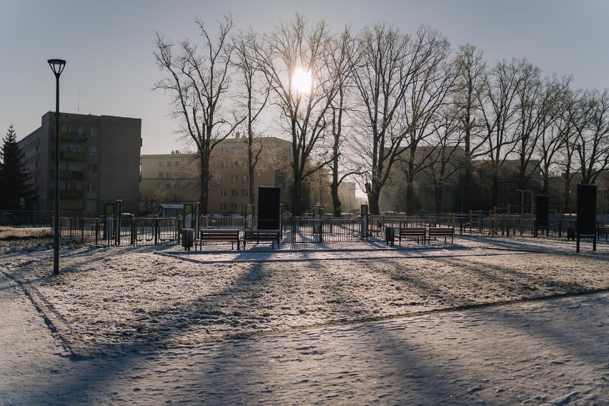 Zimowy spacer na osiedlu Moniuszki w Żarach