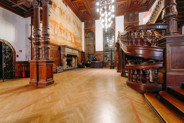Zamek w Mosznej przypomina słynną siedzibę czarodziejów z powieści o Harrym Potterze.