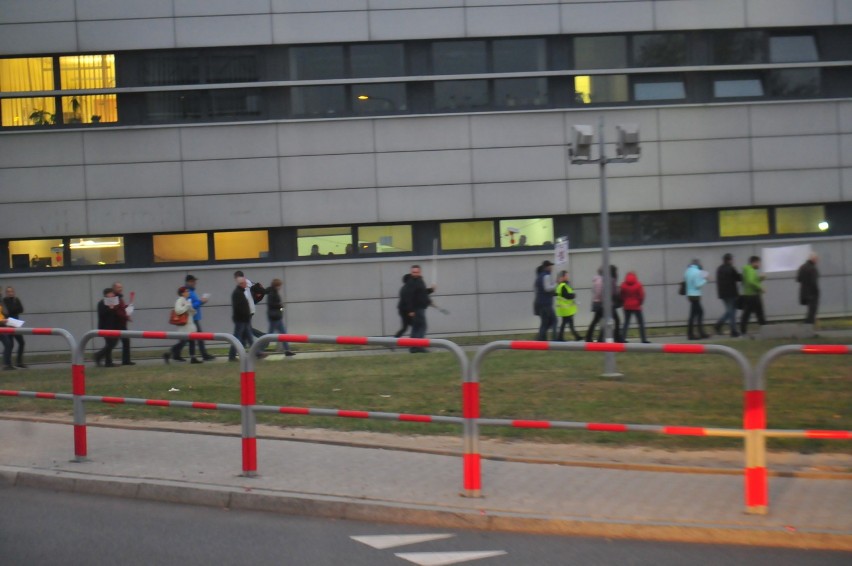 Balice. Protest na lotnisku przeciwko nocnym lotom