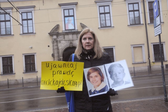 Protest Amerykanki pod oknem papieskim