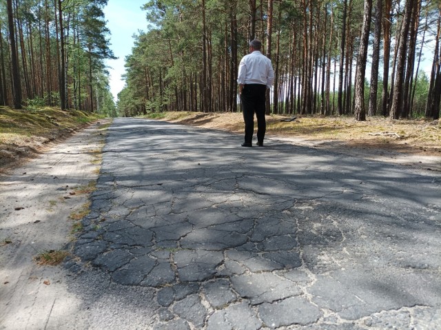 Radny pow. krośnieńskiego, Andrzej Rochmiński interpelował wielokrotnie w sprawie remontów dróg.