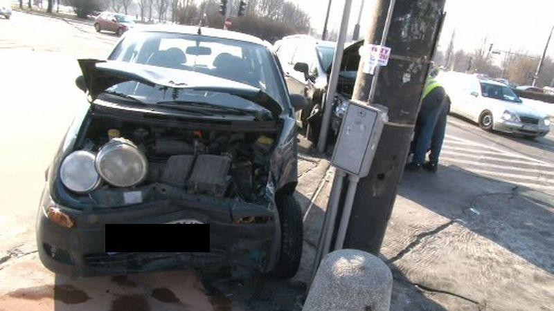 Wypadek na Rondzie Jazdy Polskiej: Kierowcy trafili do szpitala (WIDEO)