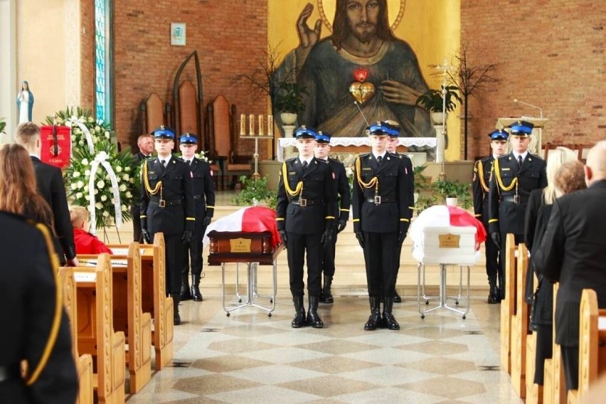 Pogrzeb tragicznie zmarłych strażaków z OSP Żukowo. Całe...