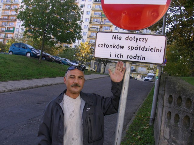 -&nbsp;Taki przypadek jest możliwy tylko w Polsce. Kto będzie się stosował do tego znaku? - zastanawia się taksówkarz Andrzej Majewski.