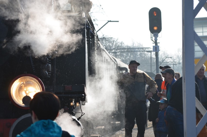 Zabytkowy pociąg Harry ruszył w trasę Głogów - Żagań. ZOBACZ ZDJĘCIA