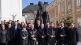 Wadowice murem za JP II. Politycy i samorządowcy manifestują wsparcie dla papieża Jana Pawła II