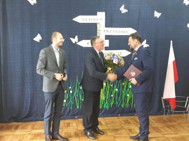 Szkołą w Stępowie w dalszym ciągu będzie zarządzał Sławomir Malinowski (z prawej)