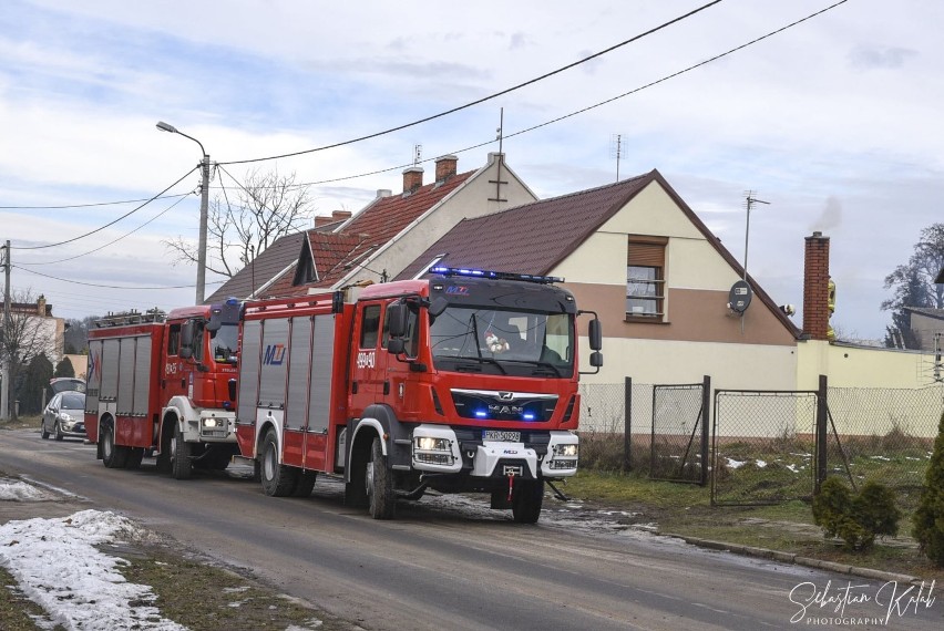 Pożar w jednym z domostw przy ul. Sieniutowej w Zdunach [ZDJĘCIA]