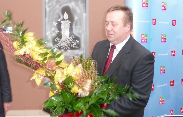 Jeszcze nie tak dawno Zdzisław Wojciechowski odbierał gratulacje i kwiaty za wybór na szefa Rady Miejskiej w Opocznie...