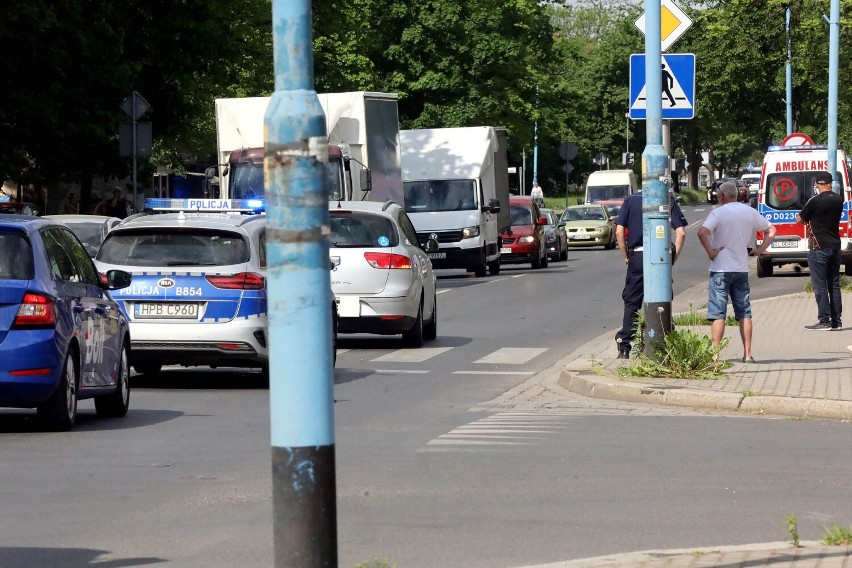 Potrącenie na przejściu dla pieszych przy ulicy Chojnowskiej w Legnicy