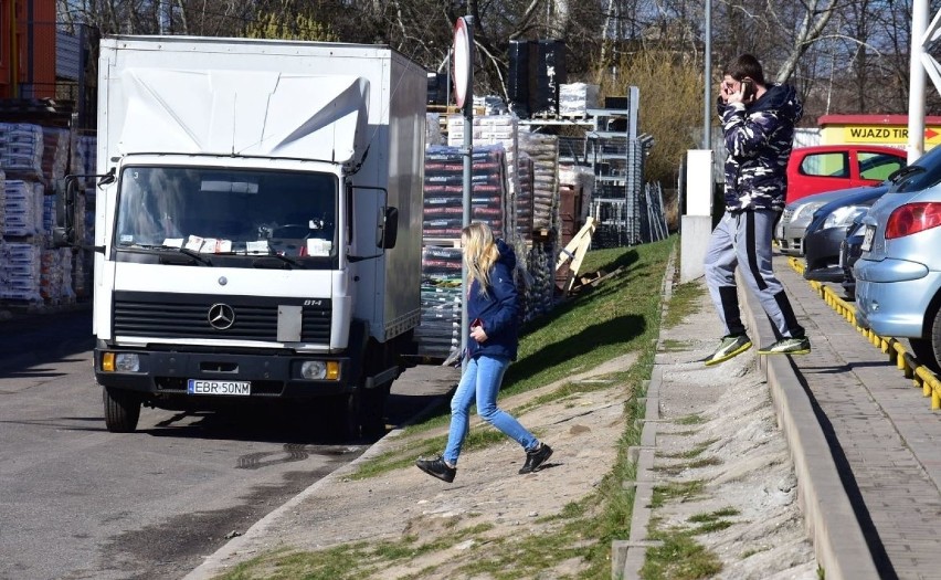 Klienci, którzy chcą się dostać do Merkury Market od strony...