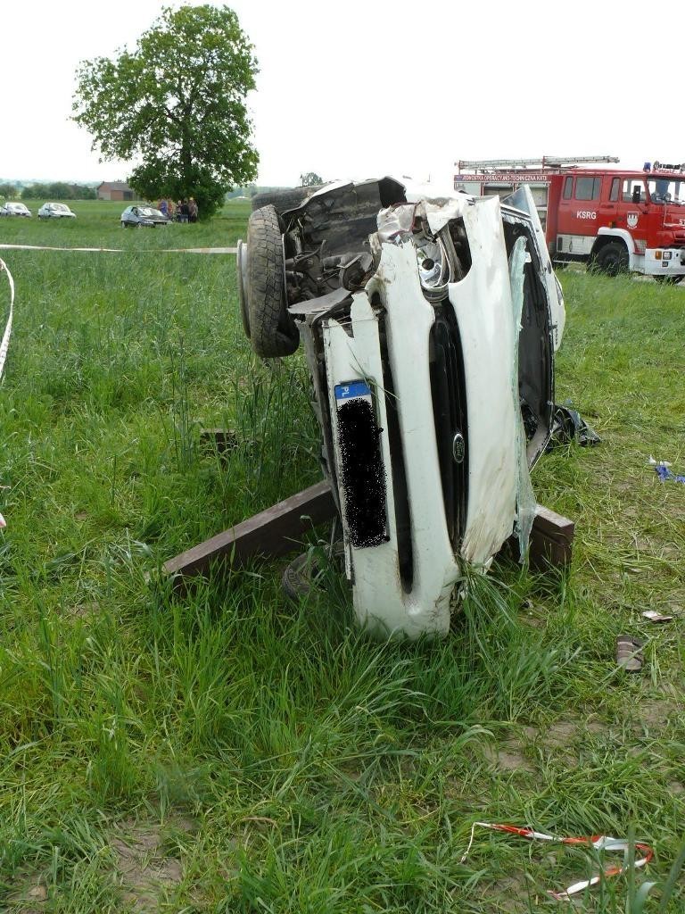 Jedna osoba nie żyje, jedna ciężko ranna, to efekt wypadku w Teodorowie w powiecie tomaszowskim