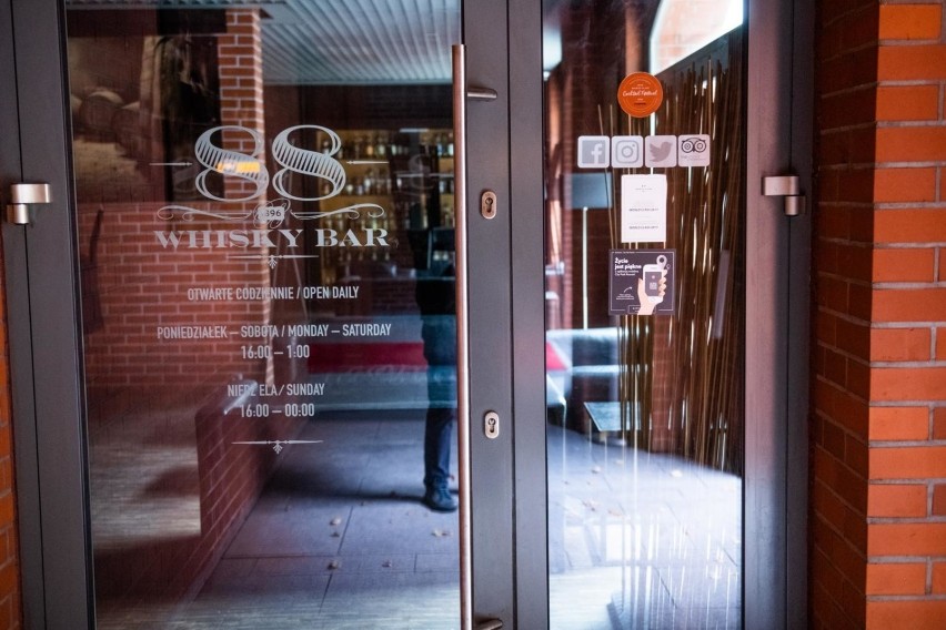 Do tragedii doszło w restauracji Whisky Bar 88 w poznańskim...