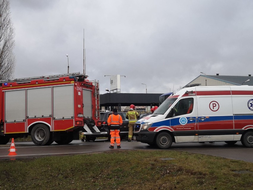 Pruszcz Gdański. Wypadek - dwa samochody wbiły się w autobus. Droga zablokowana.  11.03.2020 AKTUALIZACJA |ZDJĘCIA