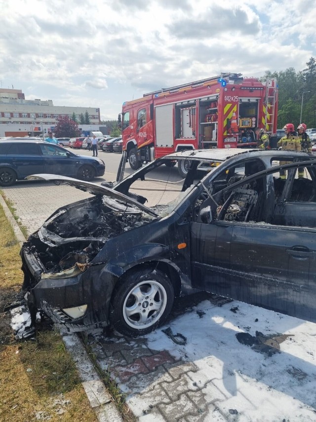 Do pożaru forda fiesty doszło na parkingu szpitala w Grudziądzu w poniedziałek, 29 maja około godziny 12.