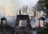 Polanka Wielka. Przy ulicy Środkowej palił się pustostan. Strażacy walczyli z ogniem przez dwie godziny. Budynek doszczętnie spłonął