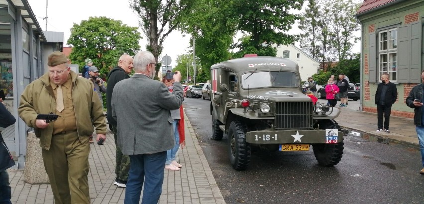 Pojazdy z II wojny światowej, a w nich rekonstruktorzy. Tak było w Pruszczu! Zobaczcie zdjęcia!