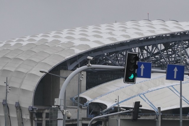 Śnieg spadł na kopułę Stadionu Poznań i... zawstydził ją bielą. Na co dzień nie widać, jak zadbany jest dach stadionu przy Bułgarskiej, ale ostatni śnieg pokazał, że przydałby się tam płyn, woda i szczotka do szorowania. Niestety, na białym dachu stadionu widać każde zabrudzenie. Czy jest szansa na jego wyczyszczenie?

Przejdź do kolejnego zdjęcia --->