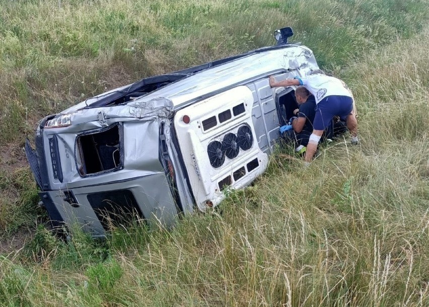 Bus dachował na A4 na wysokości podwrocławskiej Ślęży i...