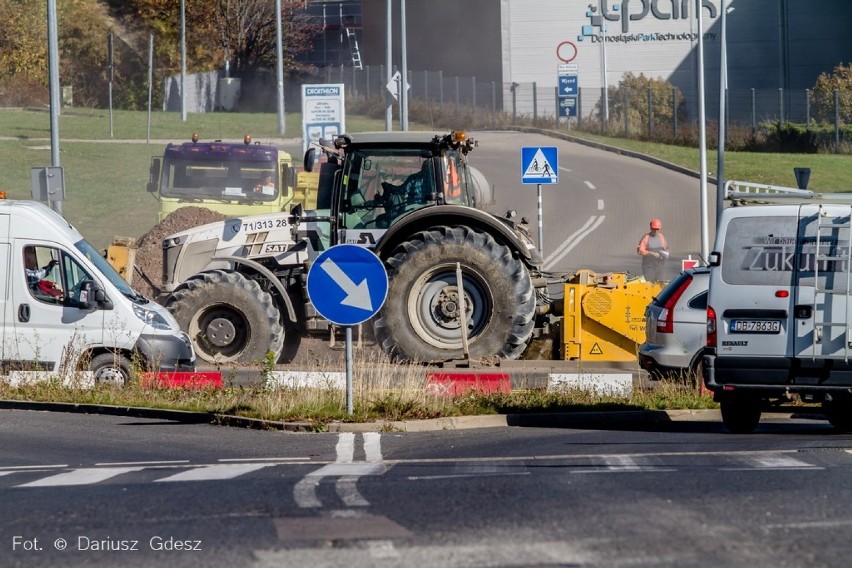 Obwodnica Wałbrzycha. Spory ruch na budowie w rejonie ronda Tesco [ZDJĘCIA]