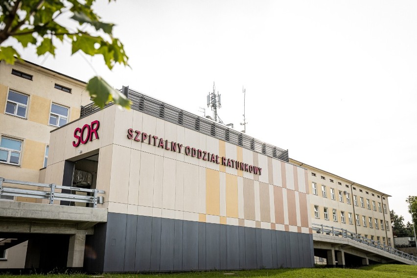 Wieluński szpital na najnowszych zdjęciach. Zobacz, jak placówka zmieniła się na przestrzeni lat