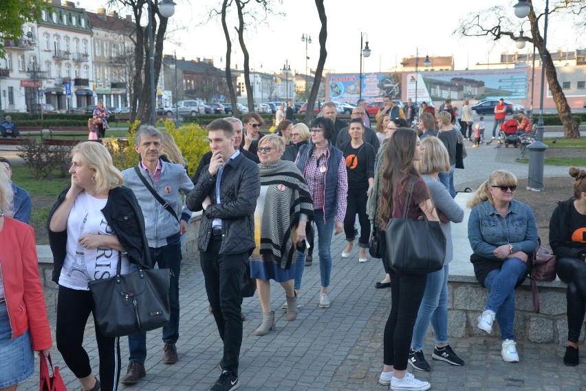 II wiec poparcia dla strajkujących nauczycieli we Włocławku [zdjęcia]