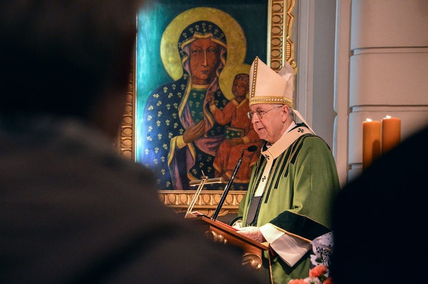 Abp Gądecki podczas poświęcenia organów w parafii pw. św. Andrzeja Boboli w Rawiczu (2019)