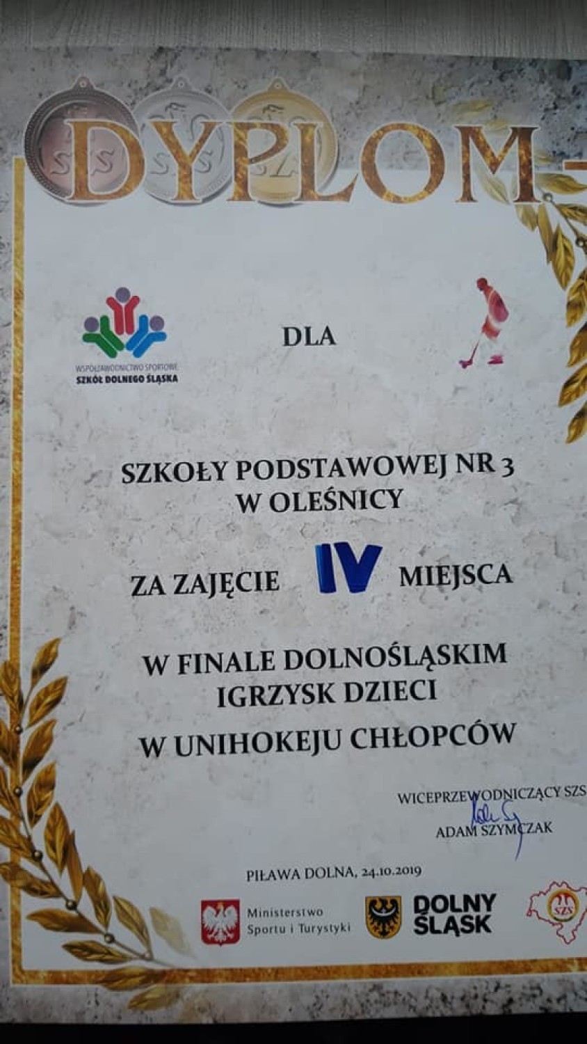Uczniowie SP3 z czwartym miejscem w dolnośląskim finale unihokeja