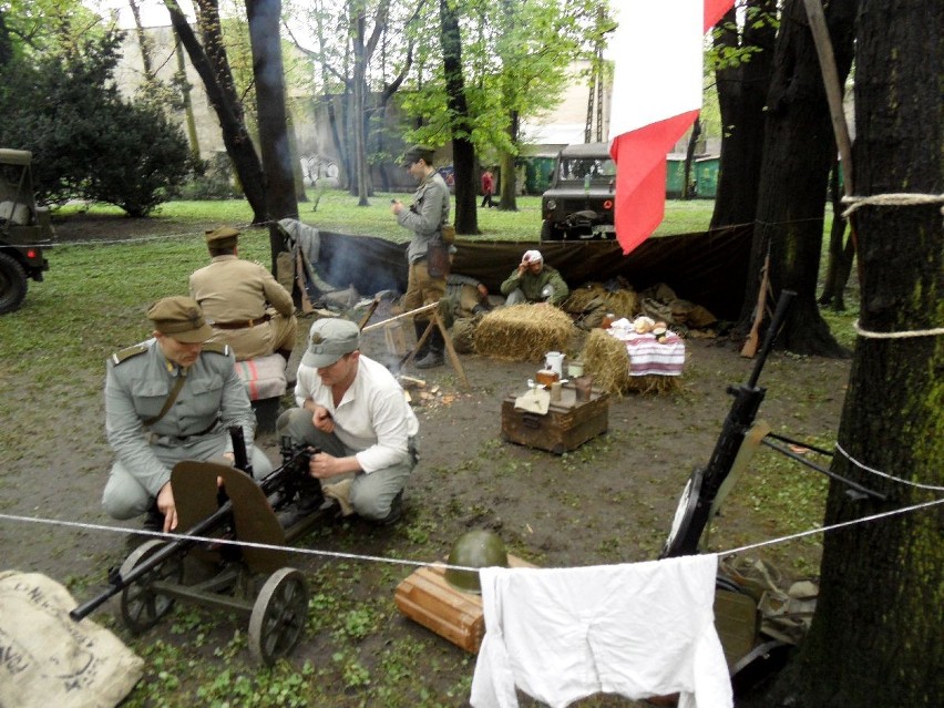 Wodzisław: Piknik historyczno-militarny w Parku Miejskim trwa