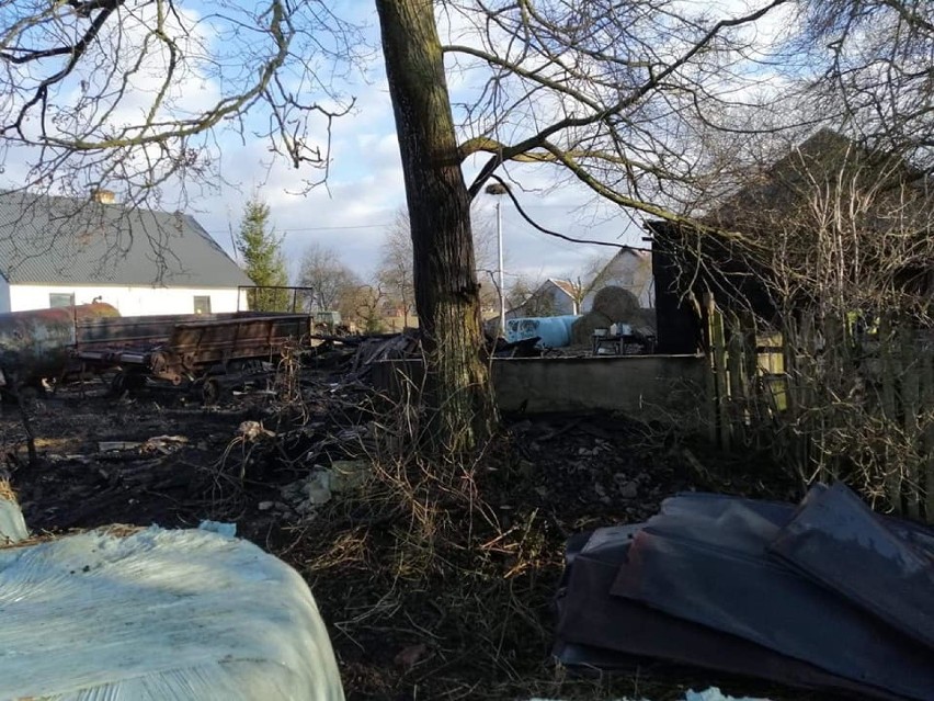 Pożar stodoły we wsi Krejwińce (gm. Sejny). Spłonęły maszyny i budynek