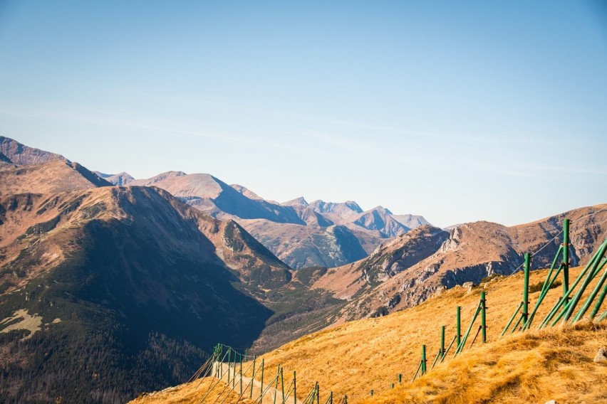 Kasprowy Wierch tylko jesienią wygląda tak pięknie. Kto w weekend ruszył w Tatry, ten trafił w dziesiątkę