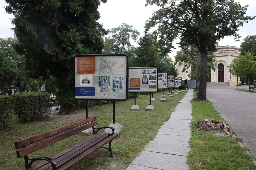 Dzisiaj przypada 200 rocznica otwarcia cmentarza miejskiego w Legnicy, ustawiono plenerową wystawę