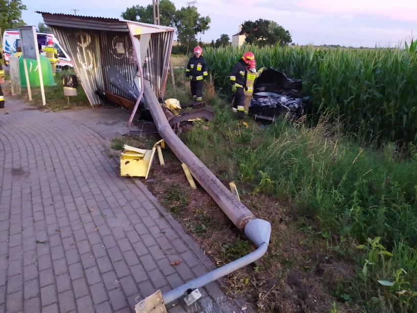 W Małych Lniskach w gminie Grudziądz audi wjechało w...