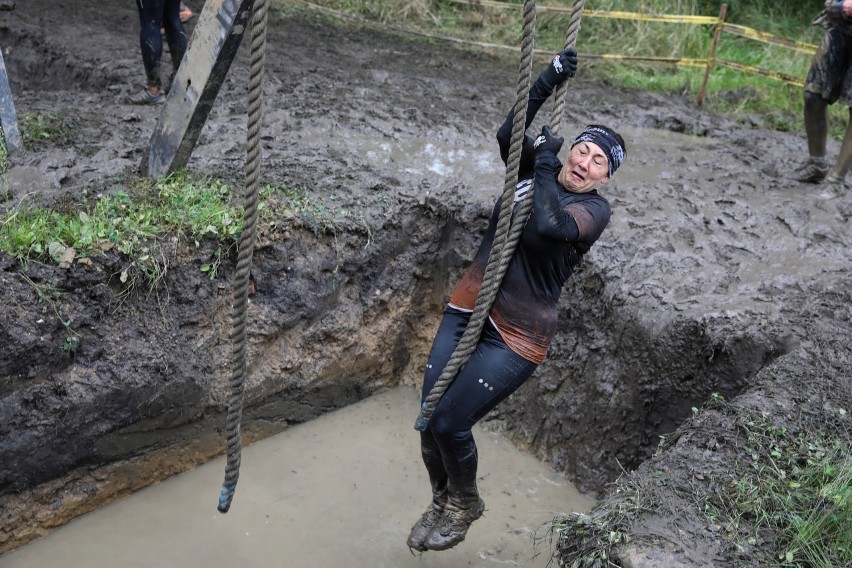 Runmageddon Kraków 2021. W niedzielę do gry w Kryspinowie wkroczyła elita. To dopiero była walka z naturą! ZDJĘCIA 19.09