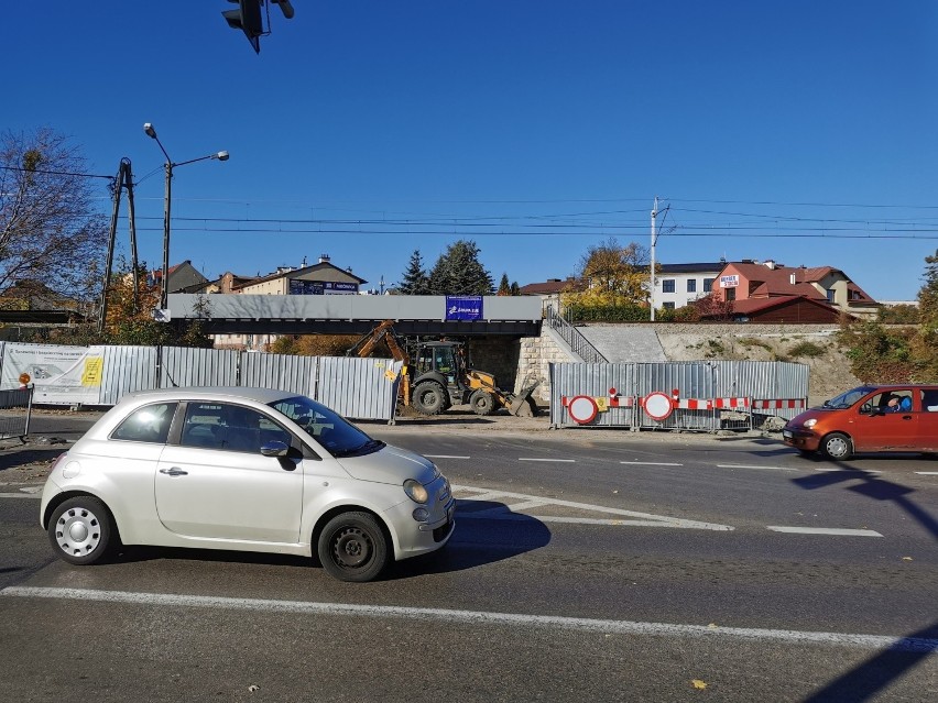 Chrzanów. Niekończący się remont wiaduktów. Kierowcy w listopadzie mają w końcu pojechać ul. Krakowską (DK 79) [ZDJĘCIA] 