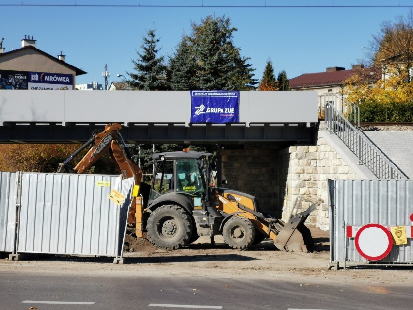 Chrzanów. Niekończący się remont wiaduktów. Kierowcy w listopadzie mają w końcu pojechać ul. Krakowską (DK 79) [ZDJĘCIA] 