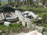 SULMIERZYCE - Sprzątają stary cmentarz, można pomóc