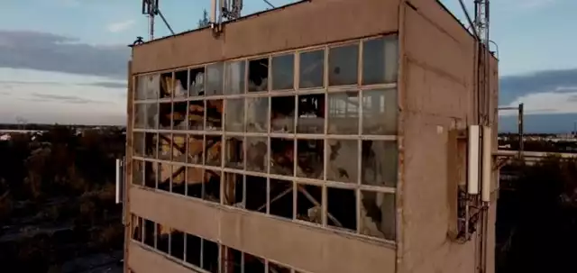 Opuszczone warszawskie budynki filmowane z drona. Robią wrażenie! [WIDEO]