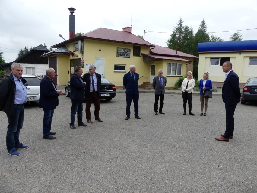 W Cieklinie wymienią mosty na nowe. Wykonawca przejął plac budowy w obecności tłumu VIP-ów [ZDJĘCIA]