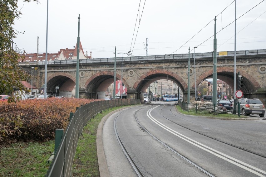 Wiadukt na Grzegórzkach. Nie rozbierać zabytku, pociąg poprowadzić osobną konstrukcją